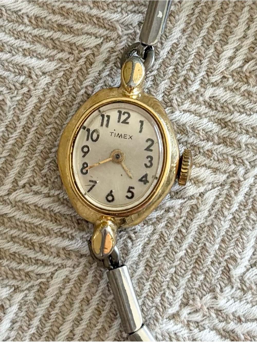 Vintage Timex Women's Two-Tone Gold & Silver Link Bracelet Watch - Oval Face - Picture 2 of 3